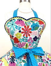 Load image into Gallery viewer, Garden Pretties Apron, Woman's Apron