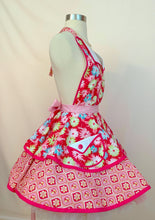 Load image into Gallery viewer, June Cleaver Paper Daisies Pin Up Apron, Cosplay 50's Housewife