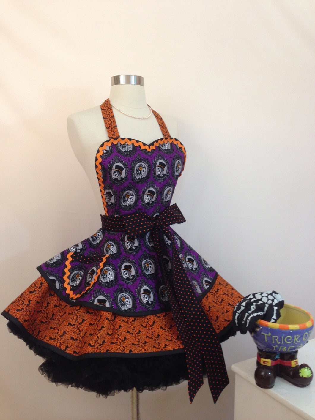 Family Portraits Halloween Apron, Women/s Apron